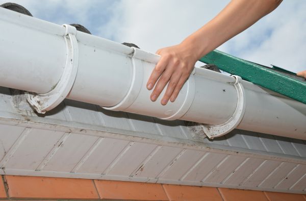 Gutter Reattachment in Hiram