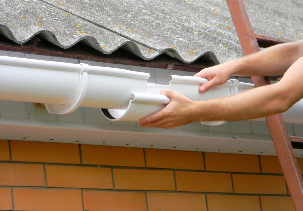 Gutter Hanging in Hiram